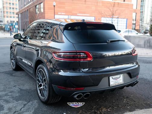2018 Porsche Macan Sport Edition