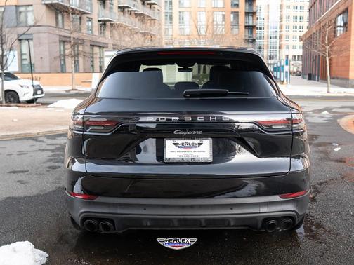 2022 Porsche Cayenne Platinum Edition