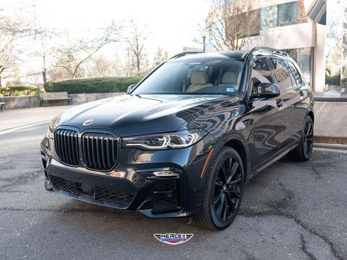 Black 2022 BMW X7 M50i