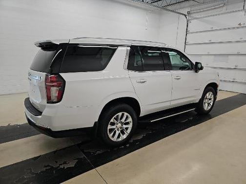 Iridescent Pearl Tricoat 2022 Chevrolet Tahoe LT