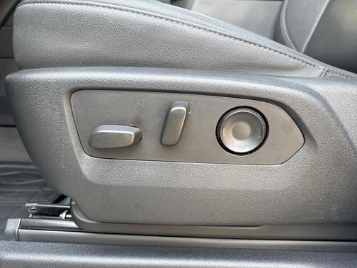 Iridescent Pearl Tricoat 2022 Chevrolet Tahoe LT