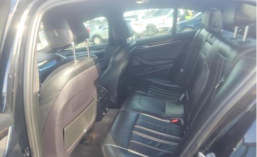 Black Sapphire Metallic 2018 BMW 530e iPerformance