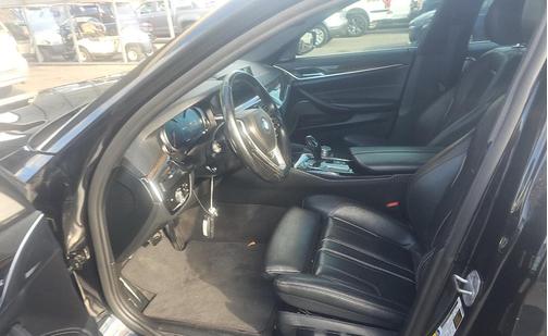 Black Sapphire Metallic 2018 BMW 530e iPerformance