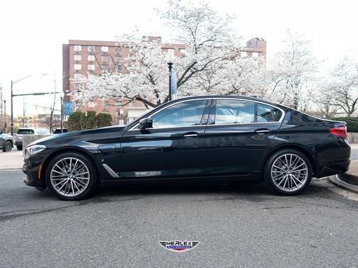 Black Sapphire Metallic 2018 BMW 530e iPerformance
