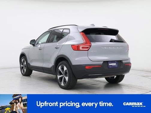 2024 Volvo XC40 B5 Plus Dark Theme