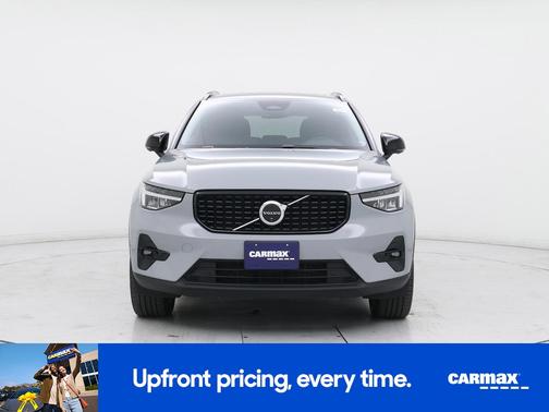 2024 Volvo XC40 B5 Plus Dark Theme