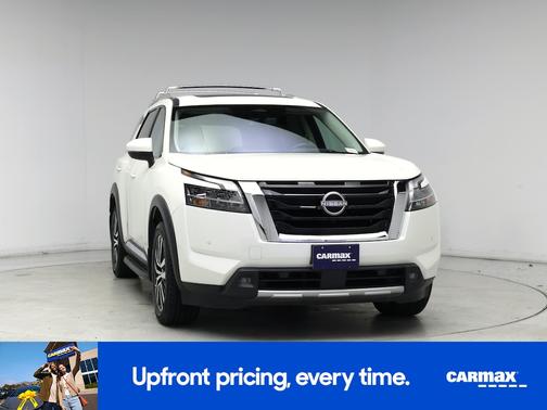 White 2023 Nissan Pathfinder Platinum