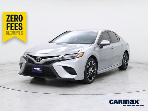 Silver 2018 Toyota Camry SE
