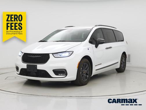 White 2023 Chrysler Pacifica Hybrid Touring L