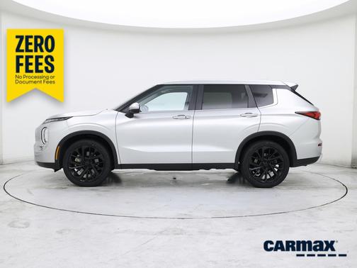 Silver 2024 Mitsubishi Outlander SE