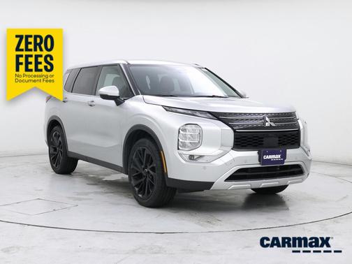 Silver 2024 Mitsubishi Outlander SE