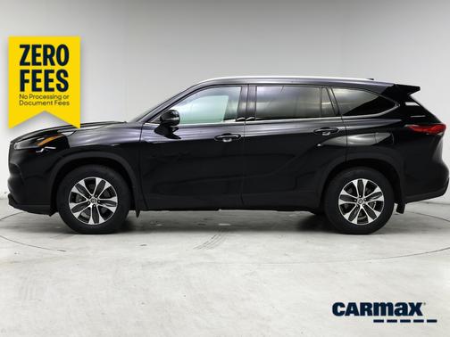 Black 2021 Toyota Highlander XLE