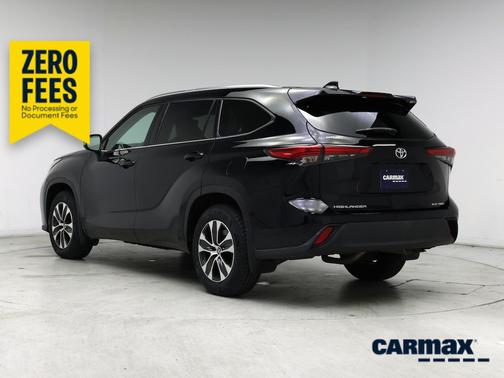 Black 2021 Toyota Highlander XLE