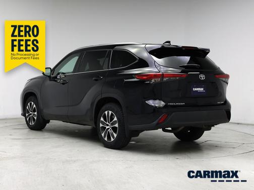 Black 2021 Toyota Highlander XLE