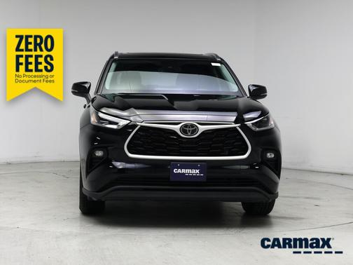 Black 2021 Toyota Highlander XLE