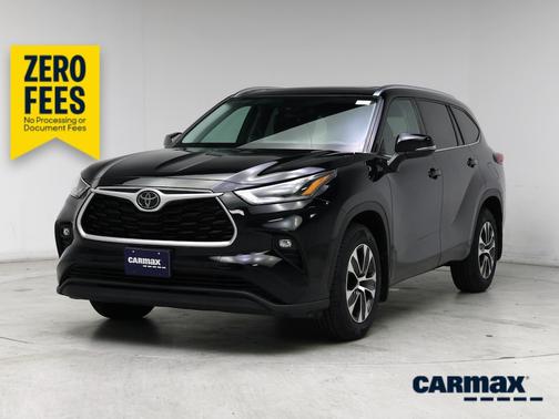 Black 2021 Toyota Highlander XLE
