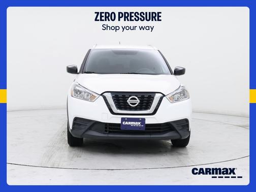 White 2018 Nissan Kicks SV