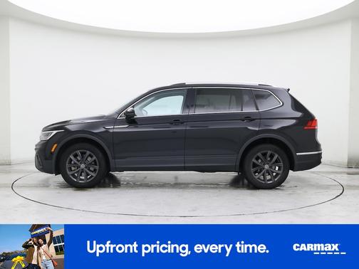 Black 2022 Volkswagen Tiguan SE