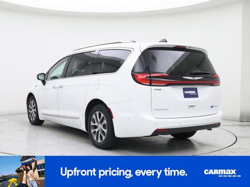 White 2023 Chrysler Pacifica Hybrid Pinnacle