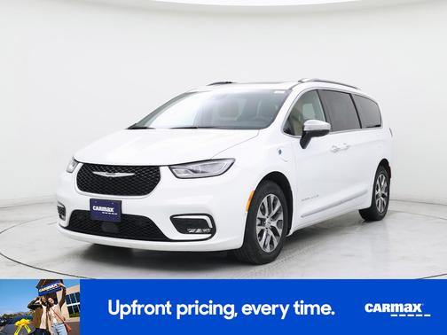 White 2023 Chrysler Pacifica Hybrid Pinnacle