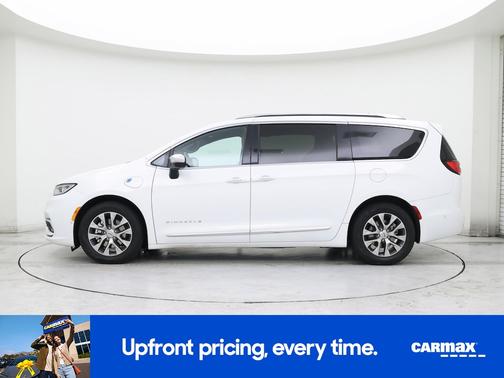 White 2023 Chrysler Pacifica Hybrid Pinnacle