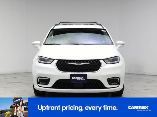 White 2022 Chrysler Pacifica Touring L