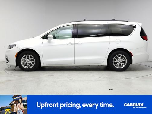 White 2022 Chrysler Pacifica Touring L