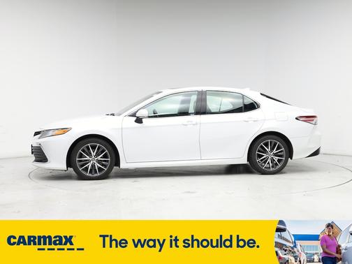 2022 Toyota Camry Hybrid XLE