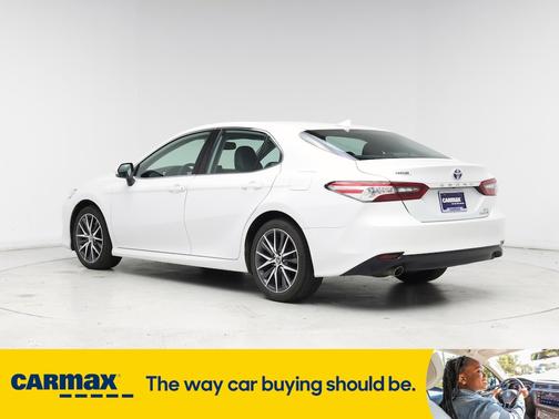 2022 Toyota Camry Hybrid XLE