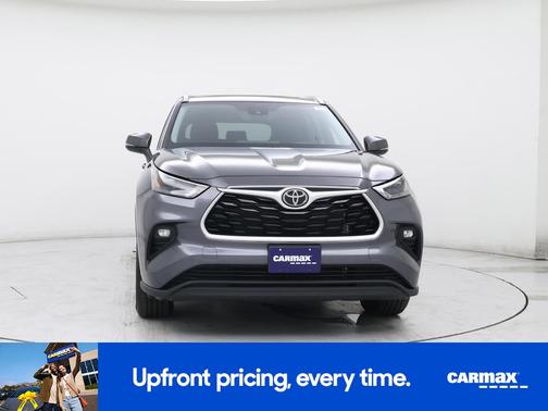 Gray 2023 Toyota Highlander XLE
