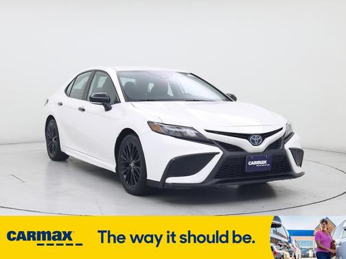 2022 Toyota Camry Hybrid SE