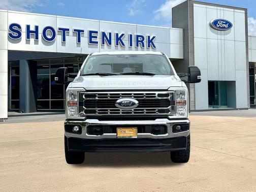Oxford White 2024 Ford F-250 XLT