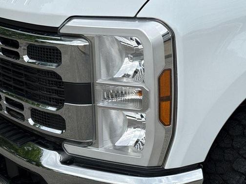 Oxford White 2024 Ford F-250 XLT