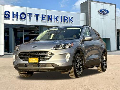 2022 Ford Escape PHEV Titanium