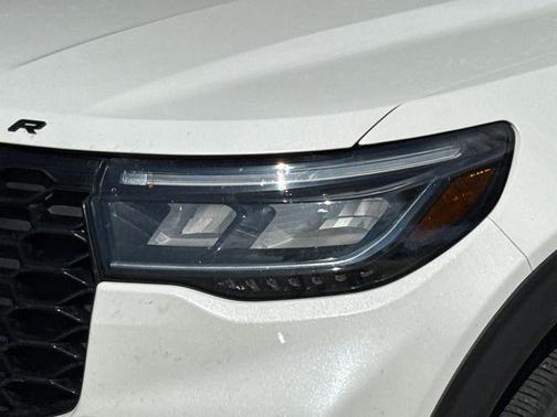 White Metallic 2025 Ford Explorer ST-Line