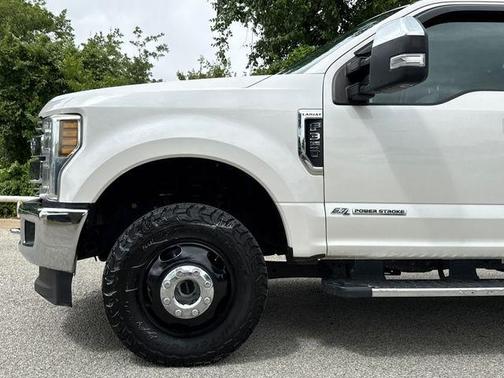 White Platinum Clearcoat Metallic 2018 Ford F-350 Lariat Super Duty