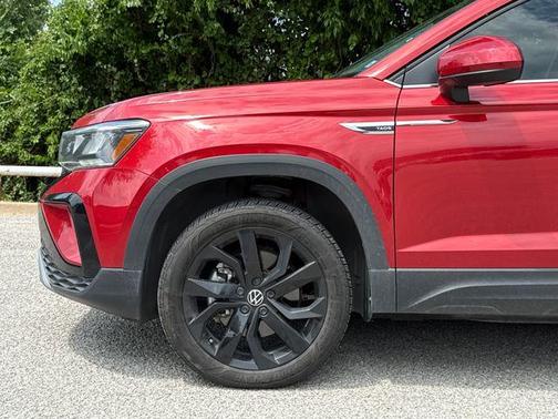 Kings Red 2024 Volkswagen Taos 1.5T SE