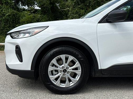Oxford White 2025 Ford Escape Active