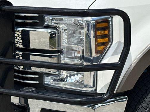 White 2019 Ford F-250 Lariat