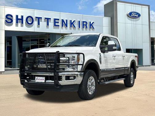 White 2019 Ford F-250 Lariat