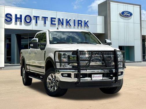 White 2019 Ford F-250 Lariat