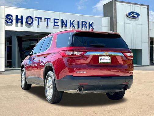 Cajun Red Tintcoat 2020 Chevrolet Traverse LT Cloth