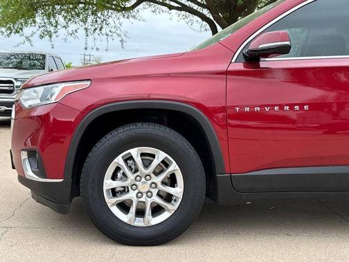 Cajun Red Tintcoat 2020 Chevrolet Traverse LT Cloth