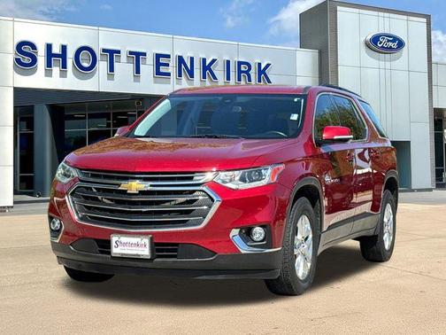 Cajun Red Tintcoat 2020 Chevrolet Traverse LT Cloth