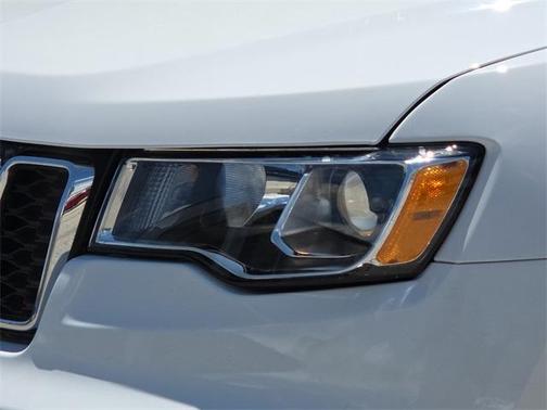 2019 Jeep Grand Cherokee Laredo E