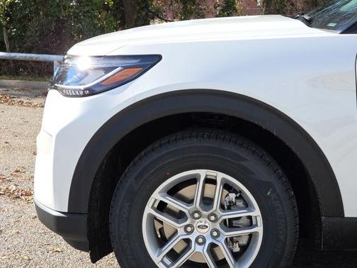 White Metallic 2026 Ford Explorer Active