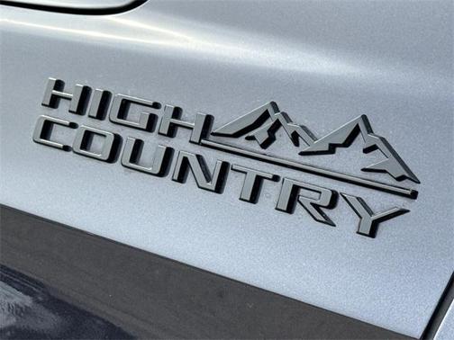 2022 Chevrolet Suburban High Country