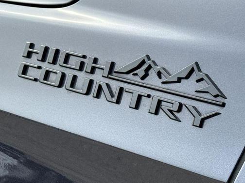 2022 Chevrolet Suburban High Country