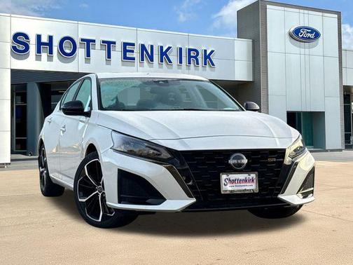 White 2024 Nissan Altima 2.5 SR