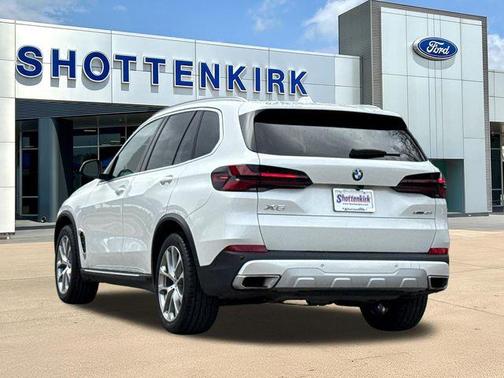 Mineral White Metallic 2024 BMW X5 xDrive40i